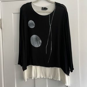 Fenini top with attached white underlay.